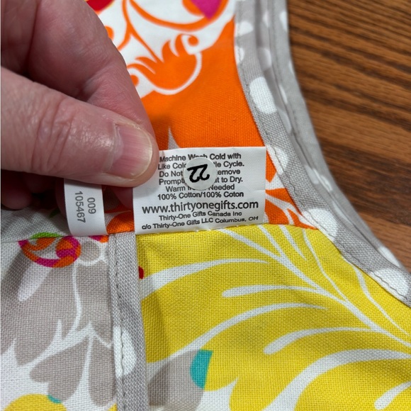 THIRTY ONE Gray White Dot Floral Reversible Hobo Crossbody Bag Cotton NWOT - Picture 7 of 7